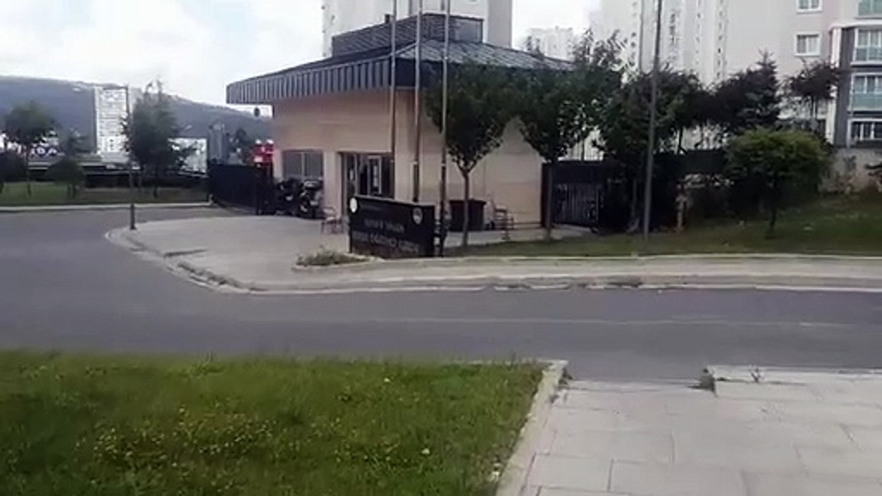 Maltepe Mimar Sinan KYK Yurdunda bir grup yabancı uyruklu görüntülendi