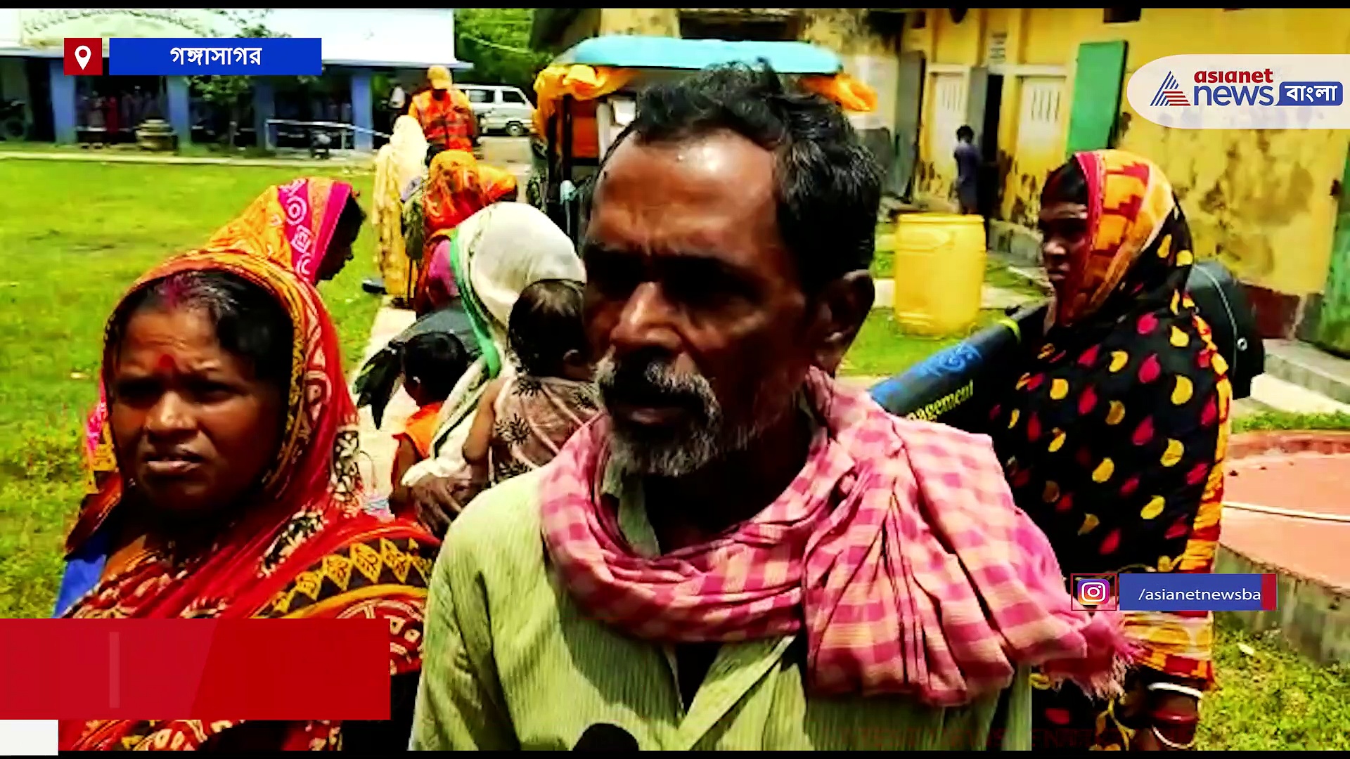 গঙ্গাসাগরে নদী বাঁধ ভেঙে প্লাবিত গোটা গ্রাম, ত্রাণ বিলি প্রশাসনের