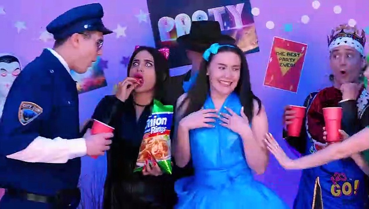 PRINCESA MEGAGIGA VS. POBRE VS. RICA || Cómo hacerse popular | Trucos caros VS. baratos por 123 GO! part 1