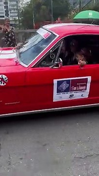 Desfile de autos antiguos: Multitudes en las calles para acompañar esta tradición-4