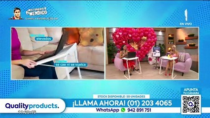 Carol  Arriaga promocionando la mesa superplegable de qualityproducts en programa en vivo - d'mañana