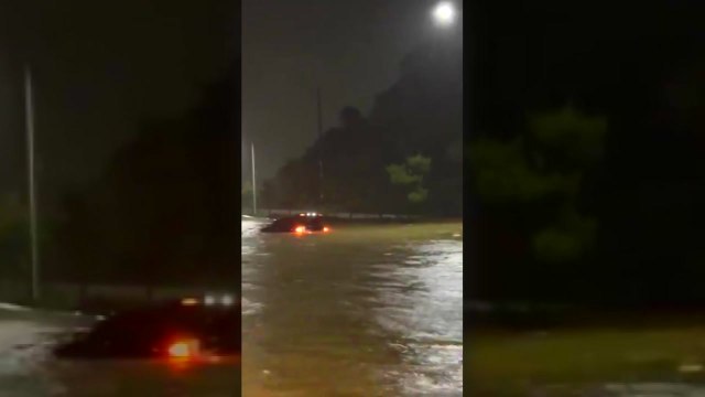 대천나들목 부근 도로 위 차량 침수 (제보영상) / YTN