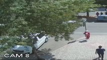 Kahramanmaraş haberi! KAHRAMANMARAŞ - Otomobilin yayaya çarpması güvenlik kamerasına yansıdı