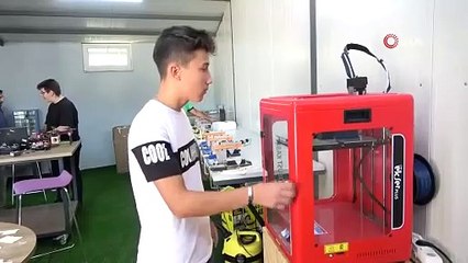 Bursa'da liseli öğrenciler kendi drone'larını kendileri üretiyor