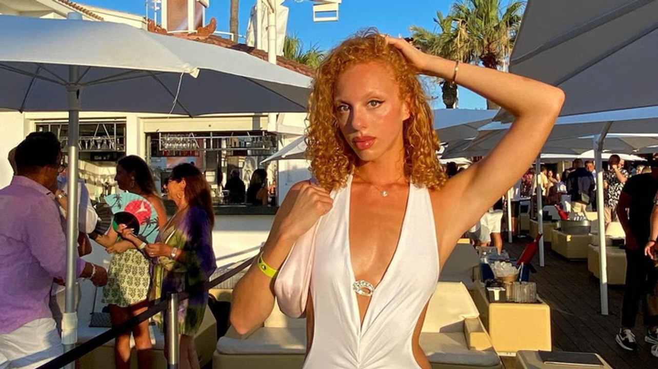 XXL-Ausschnitt und Cut-outs: Anna Ermakova zeigt viel Haut