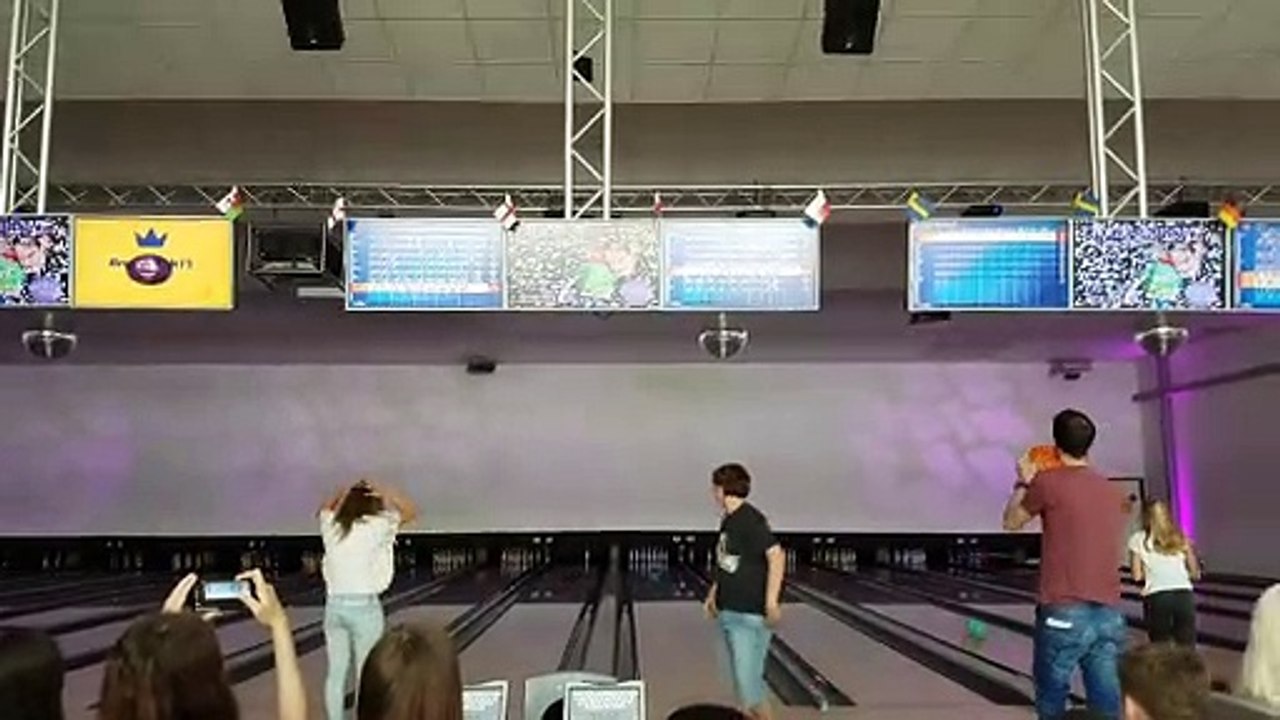 Ball zu früh gerollt – Bowlingbahn