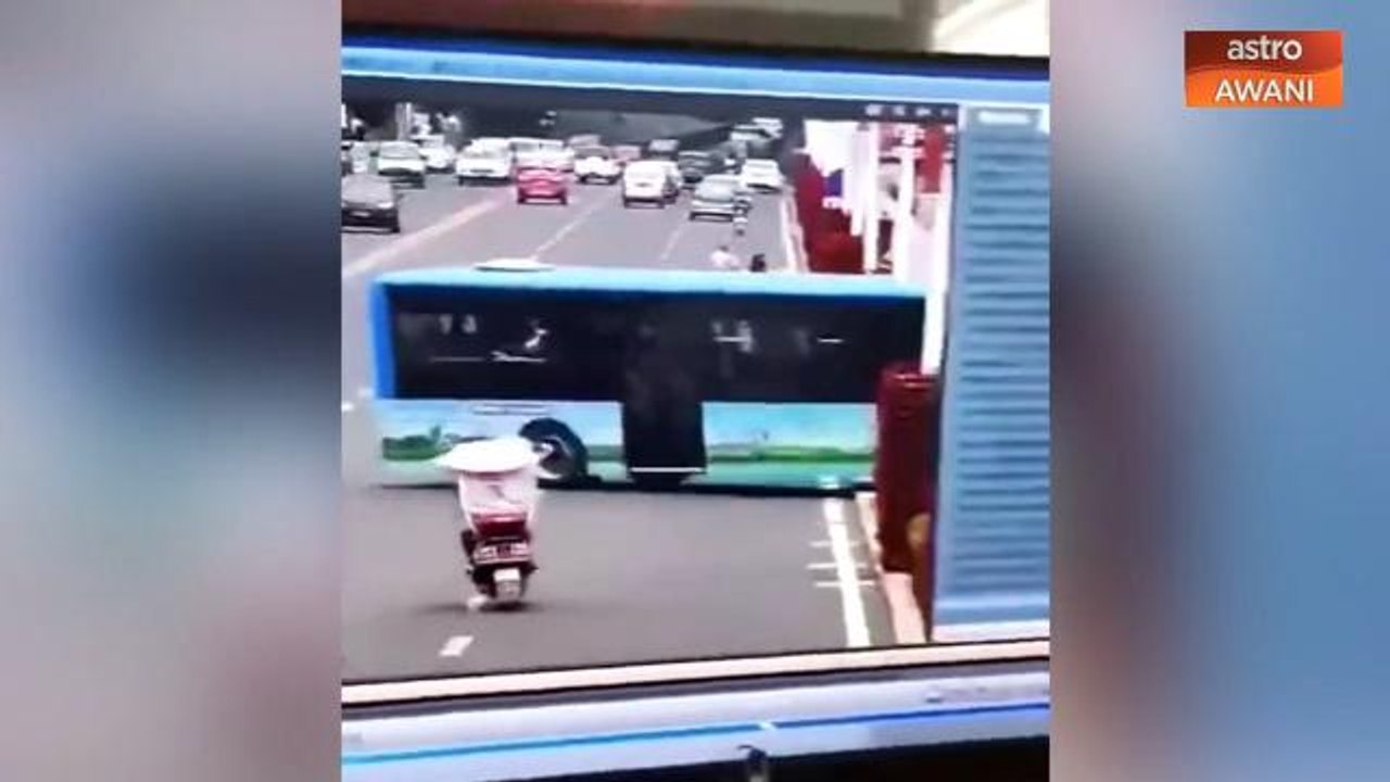 Bas bawa pelajar terjunam dalam tasik, 21 maut