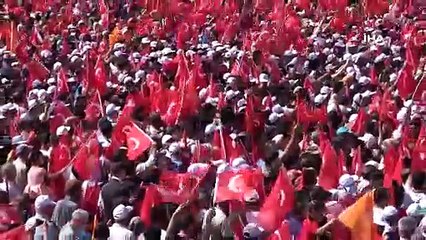 Cumhurbaşkanı Erdoğan için vatandaşlar meydanları doldurdu