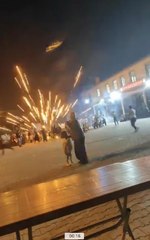HAVAİ FİŞEKLER, DÜĞÜNE GELENLERİN ÜZERİNDE PATLADI