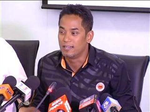 Sidang Media Ketua Pemuda UMNO Khairy Jamaluddin mengenai dana RM2.6 bilion