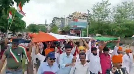 VIDEO : जयपुर में 111 मीटर तिरंगे के साथ निकली रैली