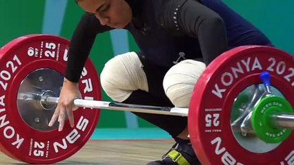 البحرينية زينب تبكي.. لهذا السبب