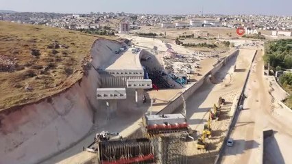 Download Video: Gaziantep yerel haberi... Gaziantep'in trafiğini rahatlatacak 3 katlı köprülü kavşağın temeli atıldı