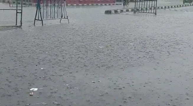 শক্তি বাড়াচ্ছে নিম্নচাপ, দক্ষিণবঙ্গের একাধিক জেলায় বাড়বে বৃষ্টির দাপট| Oneindia Bengali