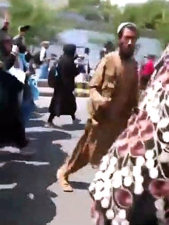 Afgan kadınlar Taliban'ın yönetimi ele geçirmesinin 1. yılında protesto düzenledi