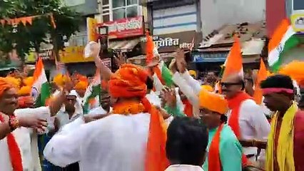 किसानों ने निकाली ट्रैक्टर रैली, कृषि मंत्री ने किया डंास