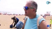 La Barcelona de Colau: roban un bolso mientras entrevistan en directo a un hombre en la playa