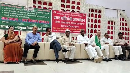 Video herunterladen: संयुक्त किसान मोर्चा ने फिर केंद्र सरकार के खिलाफ खोला मोर्चा, सम्मेलन कर जताया आक्रोश