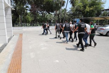 Son dakika haberleri! MERSİN'DE ELE GEÇİRİLEN 2 MİLYON UYUŞTURUCU HAPIN ŞÜPHELİLERİ ADLİYEDE