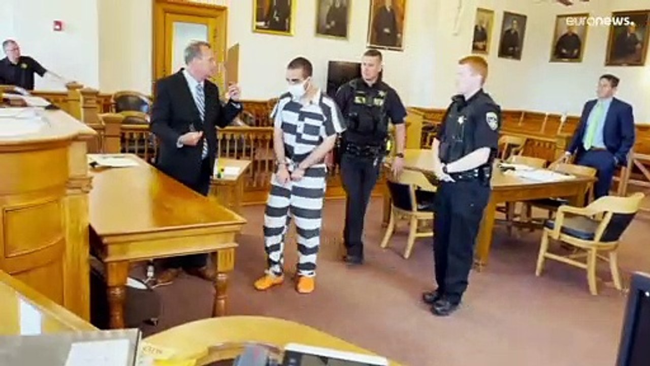 Autor do ataque a Salman Rushdie acusado de tentativa de homicídio