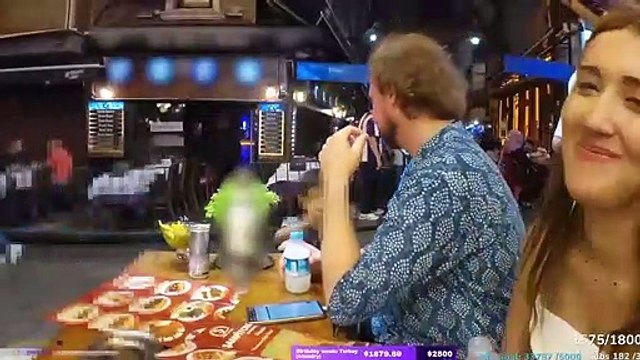 Sosyal medya bunu konuşuyor: Canlı yayın yaparken çiçek satan çocuk tarafından ısırıldı