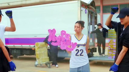 NewJeans (뉴진스) 'Hype Boy' Special Performance Video