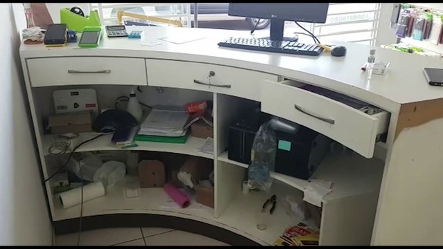 Ladrões armados rendem comerciantes e roubam aparelhos celulares em loja no Alto Alegre