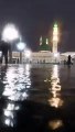 شاهد.. هطول أمطار غزيرة على الحرم النبوي بـ المدينة_المنورة - عبر - @Yusuf_artist_