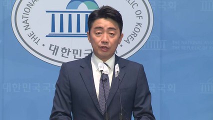 민주당 강훈식 의원 '당 대표 후보 사퇴'…긴급 기자회견 / YTN