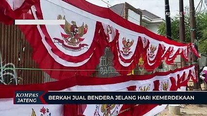 Berkah Jual Bendera Jelang Hari Kemerdekaan