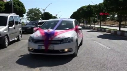 Balayına gitmek varken... Damat ile gelin öyle bir şey yaptı ki!