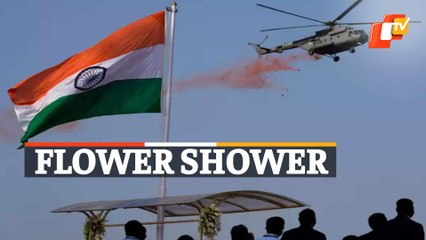 Epic Moment: MI-17 Choppers Shower Flowers At Red Fort In Delhi | Independence Day 2022