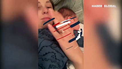 Sahibinin yeni doğan bebeğini kıskanan kedi güldürdü