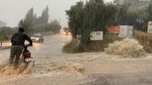 Bursa'da sağanak yağış sele dönüştü, hayat felç oldu