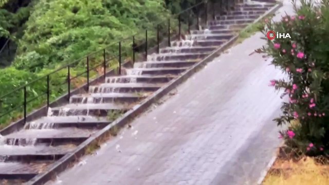 Bursa'da fırtına anları kamerada! Yağış sele dönüştü