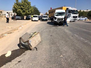 Son dakika haberi | İşçi servisi tıra arkadan çarptı: 6 yaralı