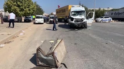 Gaziantep gündem haberleri... GAZİANTEP - Tırla çarpışan işçi servisindeki 6 kişi yaralandı