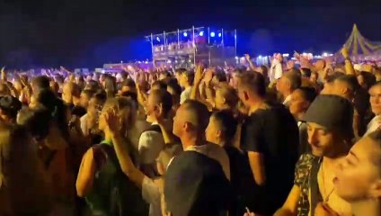 Re Salmo domina il Red Valley e abbraccia la sua Olbia