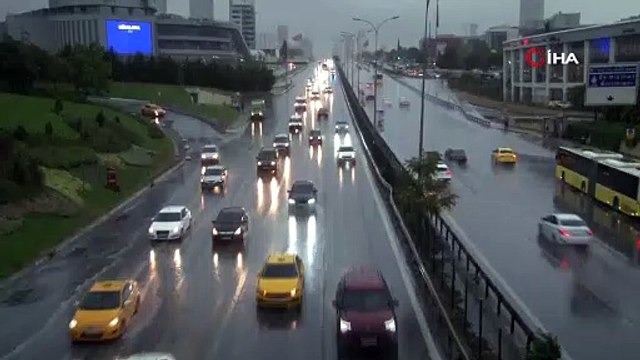 İstanbul'da yağmur sonrası trafik yoğunluğu