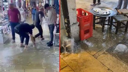 Tarihi Kapalı Çarşı'yı su bastı, esnaf zor anlar yaşadı