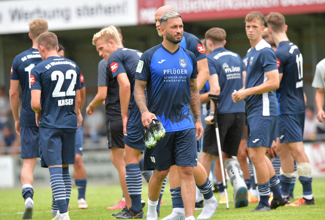 SC Wiedenbrück deklassiert Rot Weiss Ahlen in langer Überzahl