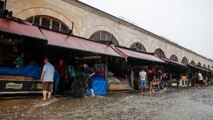 İstanbul’un yağmurla mücadelesi: Mısır Çarşısı, Kapalıçarşı, Yenikapı…