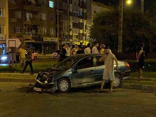 Son dakika haber! Gazipaşa'da kavşakta iki araç çarpıştı: 1 ölü, 2 yaralı