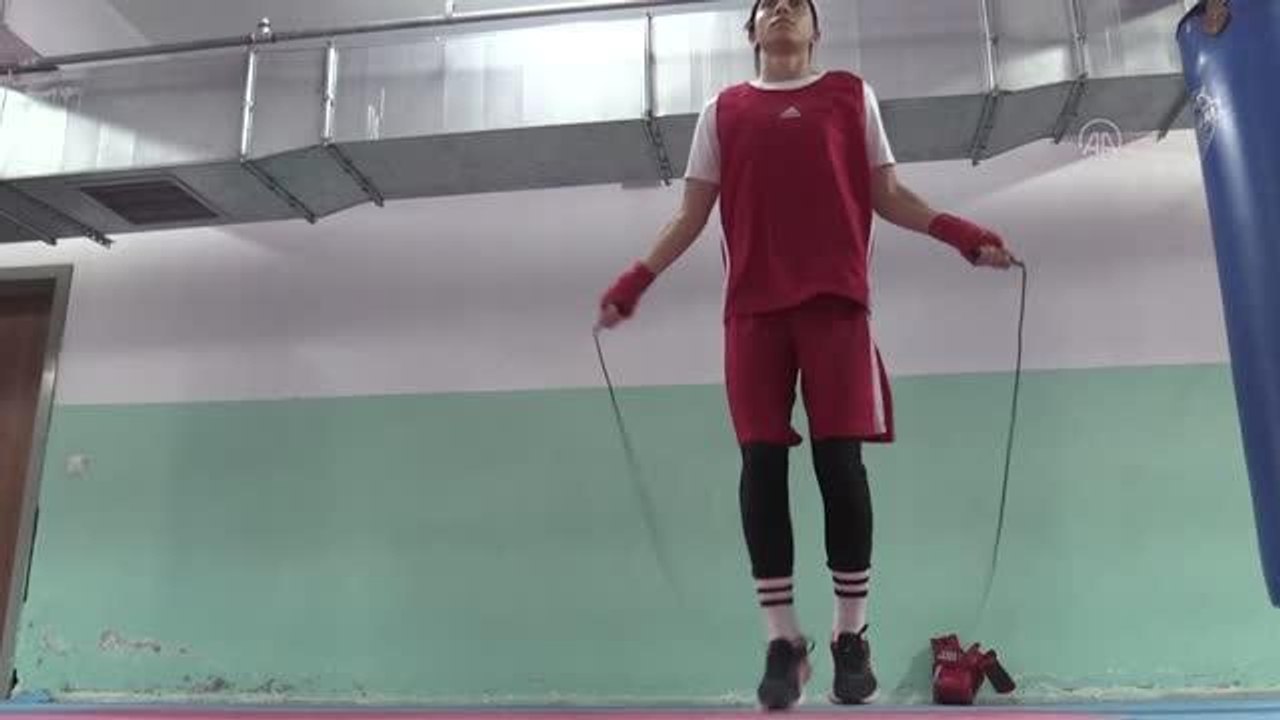 Iğdır spor haberleri: Iğdırlı boksör Kader, Avrupa şampiyonu olmak için yumruk sallıyor