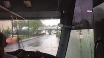 Fatih'te sağanak yağış nedeniyle tramvay seferlerinde aksamalar yaşanıyor