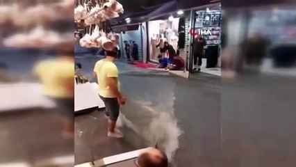 Tarihi Kapalı Çarşı'yı su bastı, esnaf zor anlar yaşadı