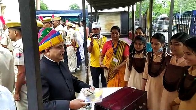 सम्भागीय आयुक्त ने किया मिनी सचिवालय में ध्वजारोहण