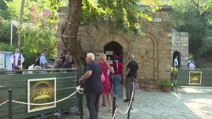 İzmir haber... İzmir'deki Meryem Ana Evi'nde "Meryem Ana'nın Göğe Yükseliş Günü" ayini yapıldı