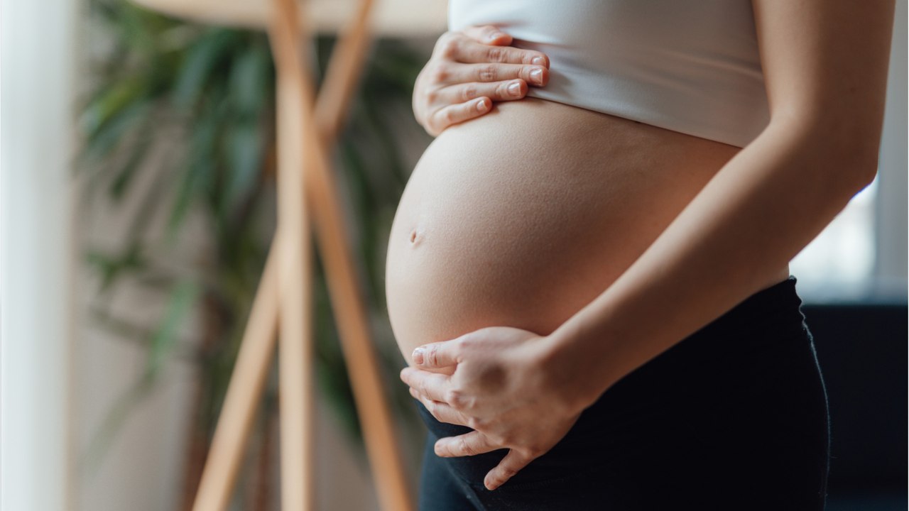 Besser verzichten: Wann Schwangere keine Petersilie essen sollten