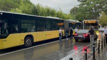 Üsküdar'da birbirine yol vermeyen İETT otobüsü ile otomobilin sürücüleri trafiğe neden oldu